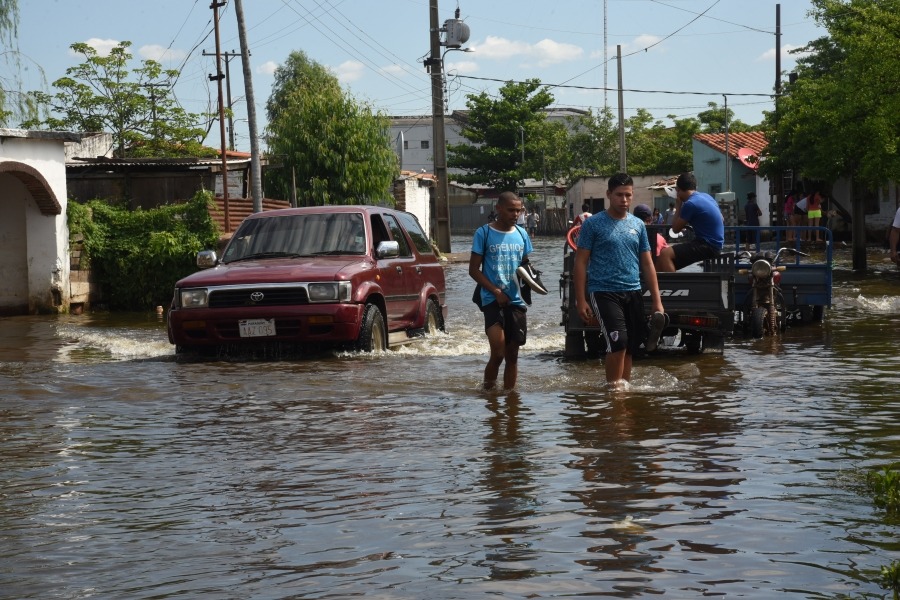 inundacion BAÑADO SUR , ZONA DE CARACOLITO ÚH