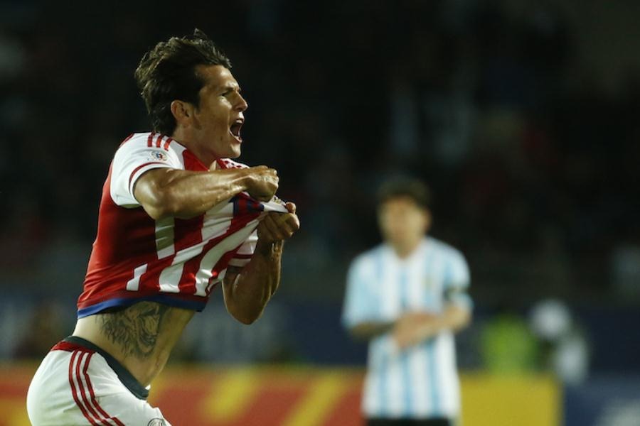 Nelson Haedo celebra un gol contra Argentina Futbolete COM
